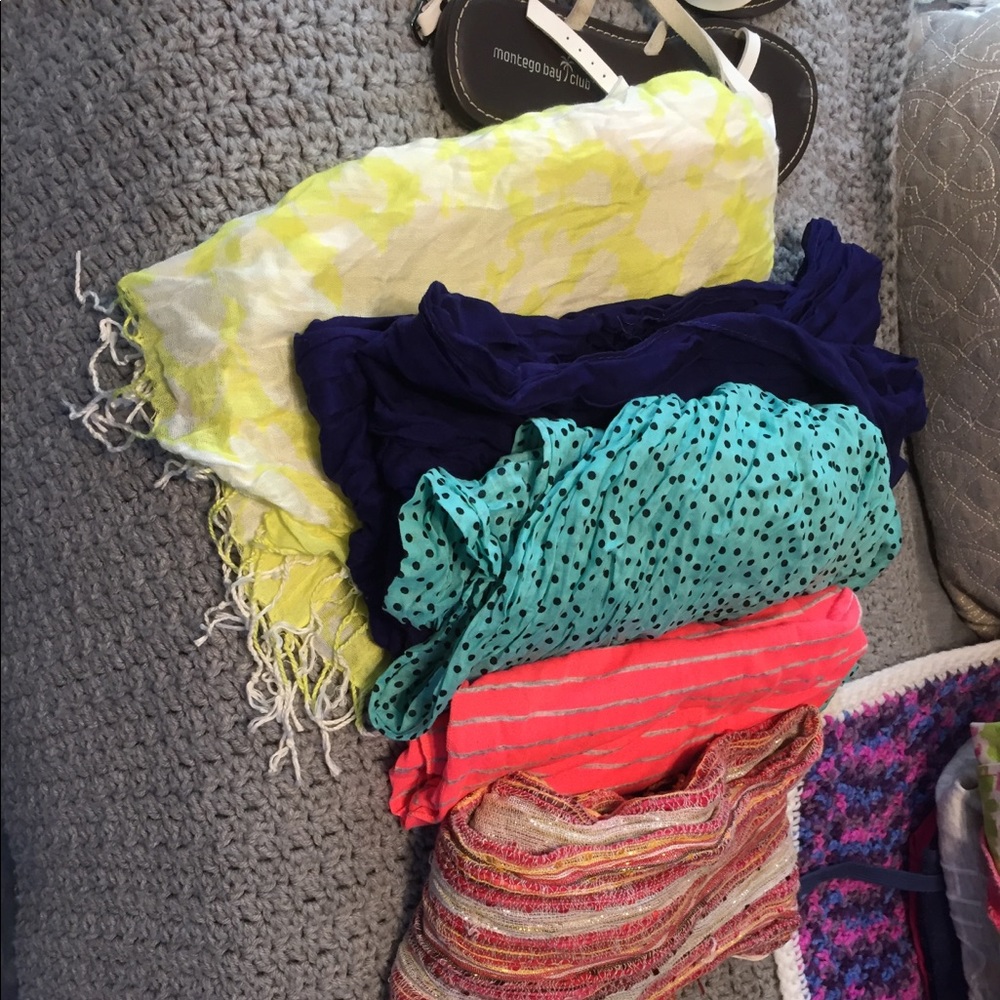 Scarves.  /infinity scarves. 5 each.